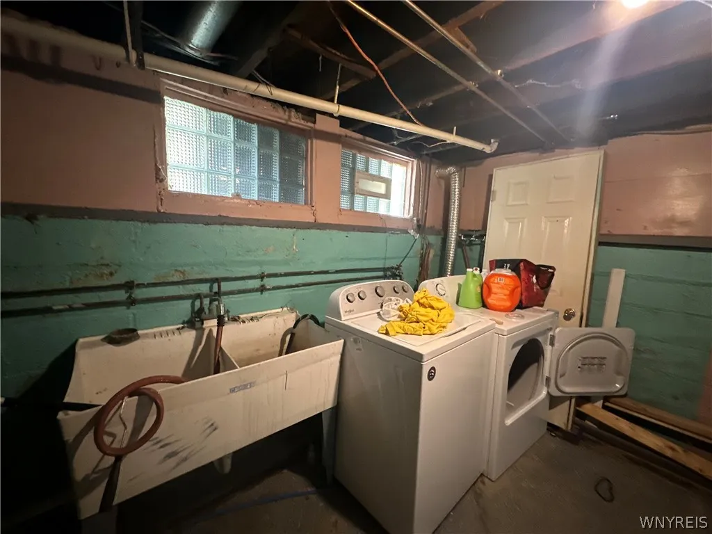 99 Gallatin Avenue, Buffalo, New York 14207, Buffalo, New York 14207, 3 Bedrooms Bedrooms, 6 Rooms Rooms,1 BathroomBathrooms,Residential,For Sale,99 Gallatin Avenue, Buffalo, New York 14207,0,B1682376
