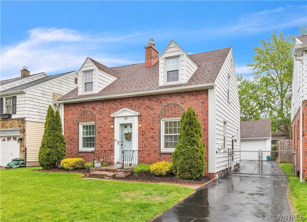 25 Byron Avenue, Tonawanda, New York 14223, Tonawanda, New York 14223, 3 Bedrooms Bedrooms, 7 Rooms Rooms,1 BathroomBathrooms,Residential,For Sale,25 Byron Avenue, Tonawanda, New York 14223,0,B1673591