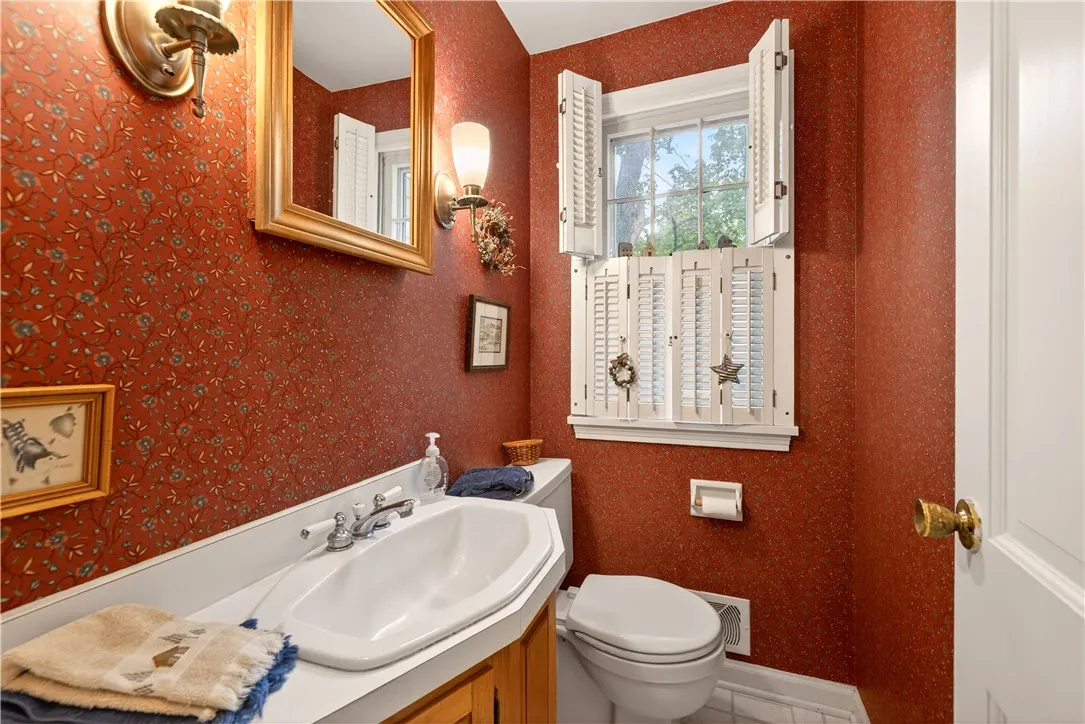 33 Hawley Dr Drive, Webster, New York 14580, Webster, New York 14580, 4 Bedrooms Bedrooms, 8 Rooms Rooms,1 BathroomBathrooms,Residential,For Sale,33 Hawley Dr Drive, Webster, New York 14580,0,R1682632