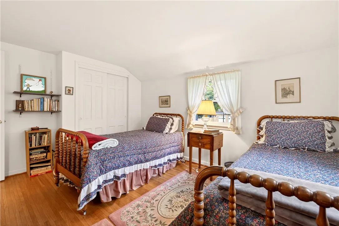 33 Hawley Dr Drive, Webster, New York 14580, Webster, New York 14580, 4 Bedrooms Bedrooms, 8 Rooms Rooms,1 BathroomBathrooms,Residential,For Sale,33 Hawley Dr Drive, Webster, New York 14580,0,R1682632