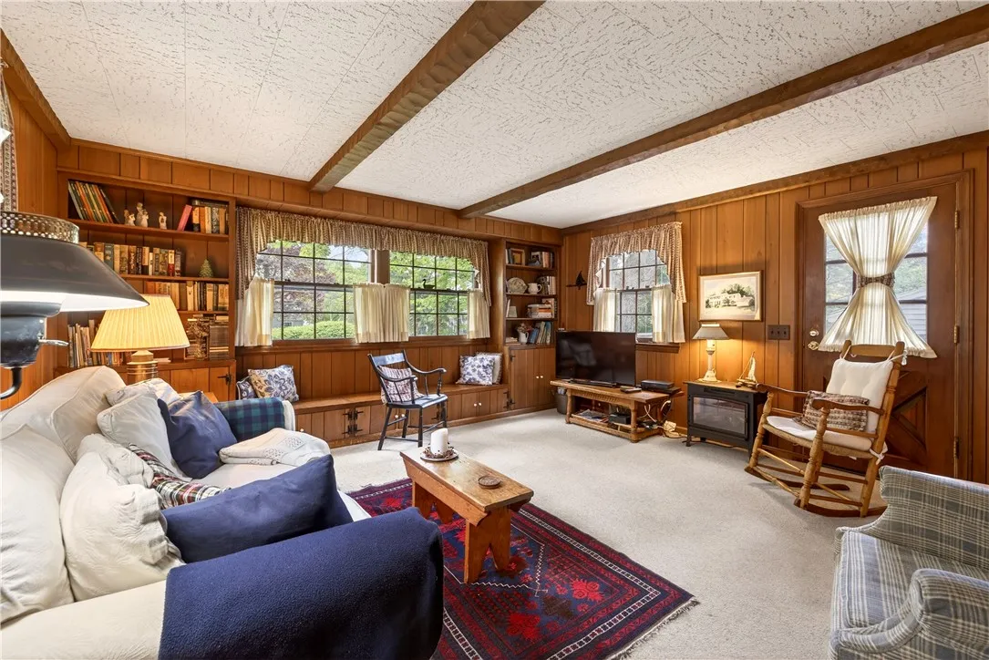 33 Hawley Dr Drive, Webster, New York 14580, Webster, New York 14580, 4 Bedrooms Bedrooms, 8 Rooms Rooms,1 BathroomBathrooms,Residential,For Sale,33 Hawley Dr Drive, Webster, New York 14580,0,R1682632