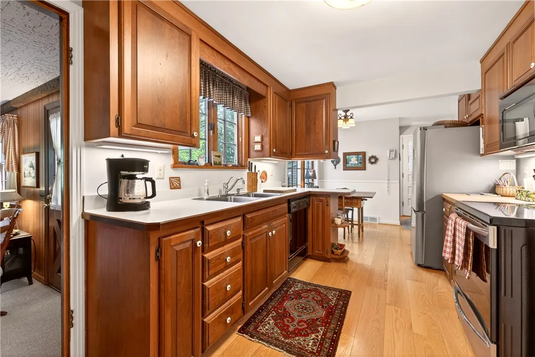 33 Hawley Dr Drive, Webster, New York 14580, Webster, New York 14580, 4 Bedrooms Bedrooms, 8 Rooms Rooms,1 BathroomBathrooms,Residential,For Sale,33 Hawley Dr Drive, Webster, New York 14580,0,R1682632