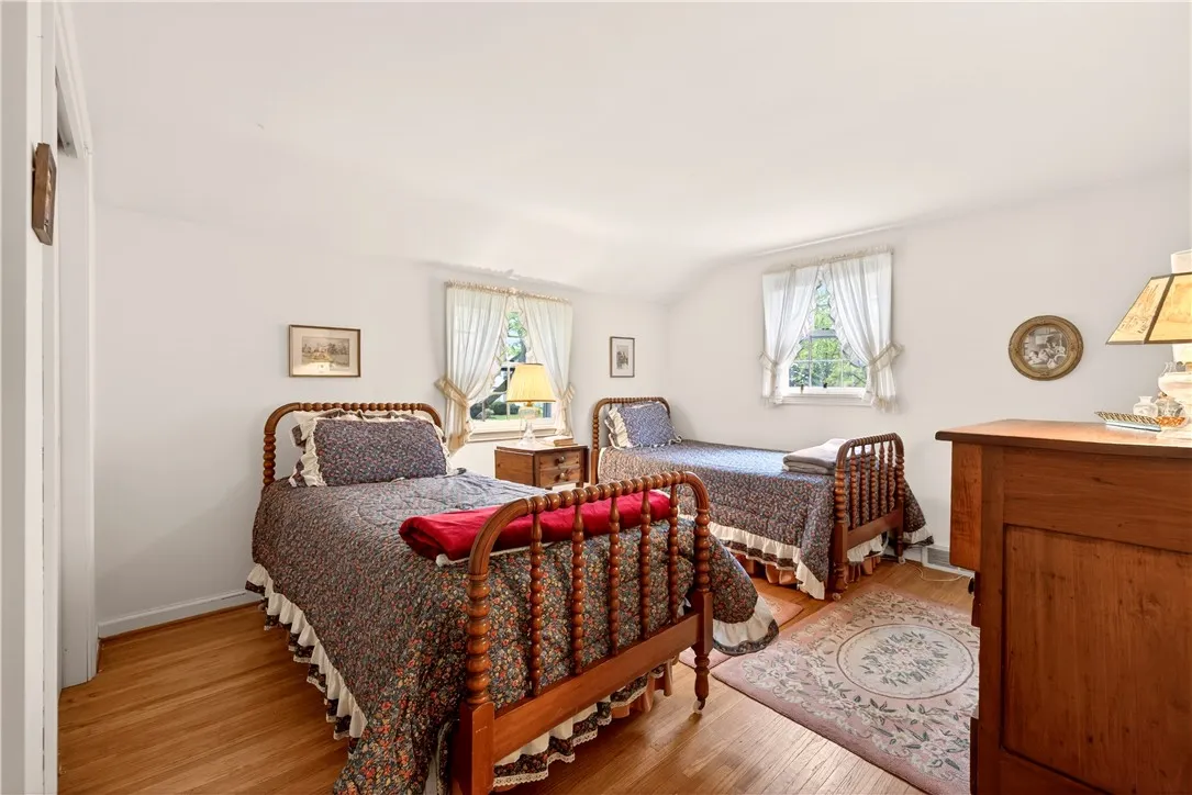 33 Hawley Dr Drive, Webster, New York 14580, Webster, New York 14580, 4 Bedrooms Bedrooms, 8 Rooms Rooms,1 BathroomBathrooms,Residential,For Sale,33 Hawley Dr Drive, Webster, New York 14580,0,R1682632