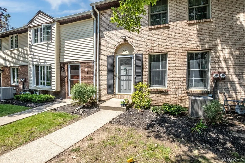 208 Stepping Stone Lane, Orchard Park, New York 14, Orchard Park, New York 14127, 2 Bedrooms Bedrooms, 5 Rooms Rooms,1 BathroomBathrooms,Residential,For Sale,208 Stepping Stone Lane, Orchard Park, New York 14,0,B1682551