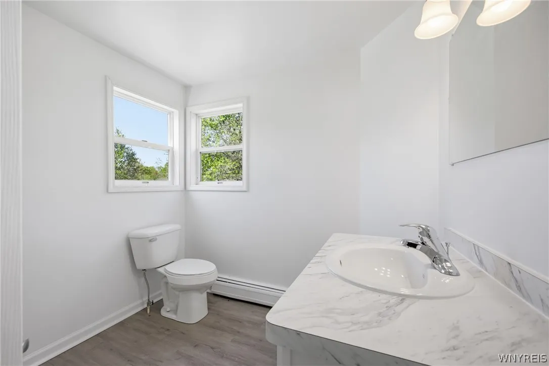 Full Bathroom 1 - 1st Floor