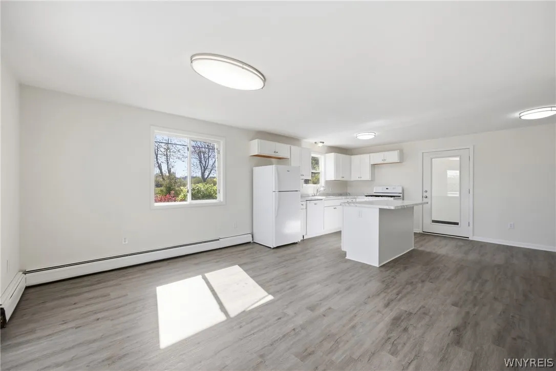 Kitchen / Eating Area