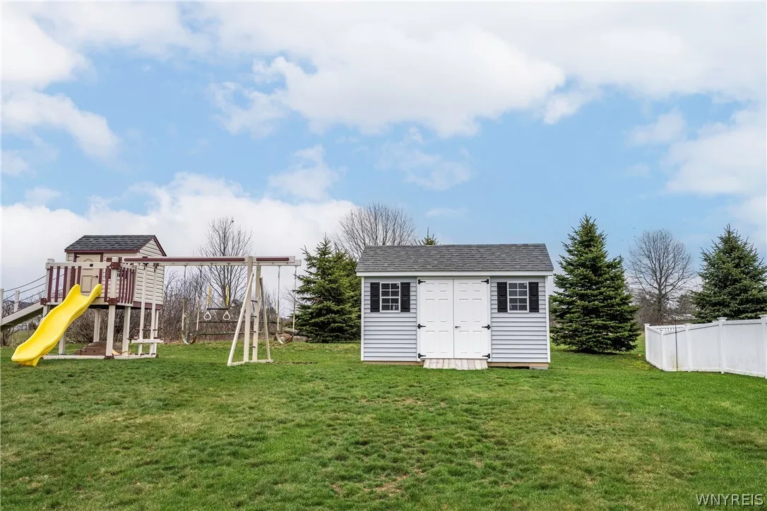 17 Knoche Way, Orchard Park, New York 14127, Orchard Park, New York 14127, 4 Bedrooms Bedrooms, 13 Rooms Rooms,2 BathroomsBathrooms,Residential Lease,For Rent,17 Knoche Way, Orchard Park, New York 14127,0,B1682970