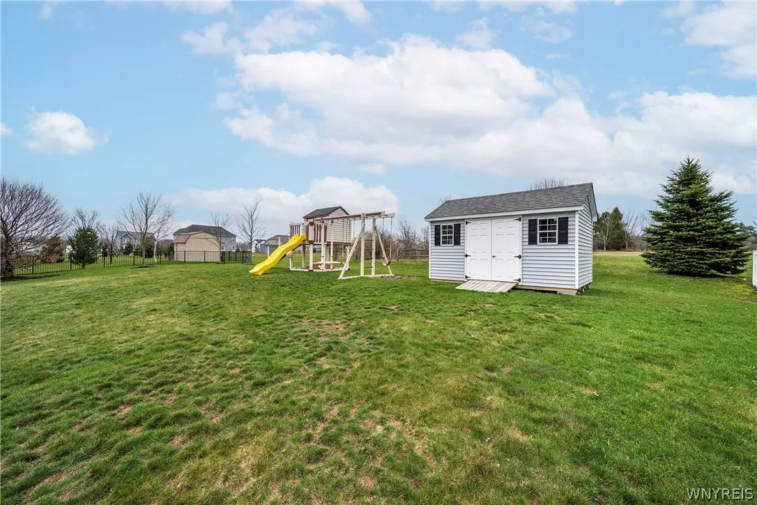 17 Knoche Way, Orchard Park, New York 14127, Orchard Park, New York 14127, 4 Bedrooms Bedrooms, 13 Rooms Rooms,2 BathroomsBathrooms,Residential Lease,For Rent,17 Knoche Way, Orchard Park, New York 14127,0,B1682970
