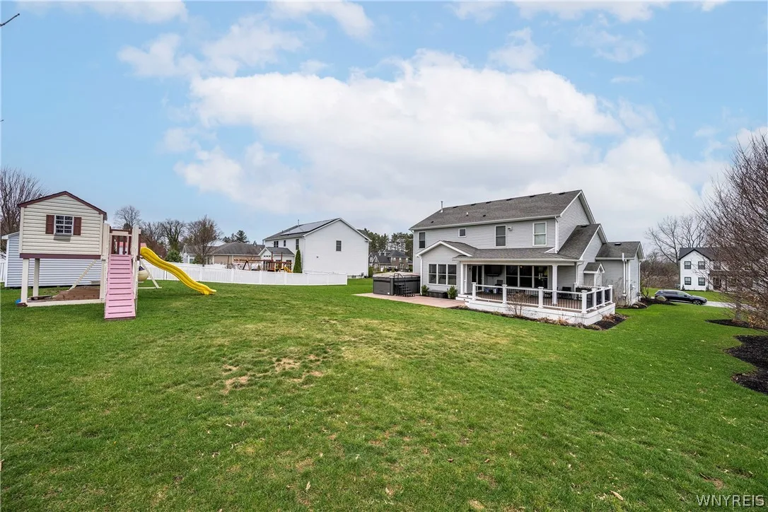 17 Knoche Way, Orchard Park, New York 14127, Orchard Park, New York 14127, 4 Bedrooms Bedrooms, 13 Rooms Rooms,2 BathroomsBathrooms,Residential Lease,For Rent,17 Knoche Way, Orchard Park, New York 14127,0,B1682970