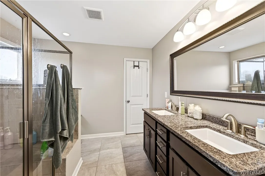 17 Knoche Way, Orchard Park, New York 14127, Orchard Park, New York 14127, 4 Bedrooms Bedrooms, 13 Rooms Rooms,2 BathroomsBathrooms,Residential Lease,For Rent,17 Knoche Way, Orchard Park, New York 14127,0,B1682970