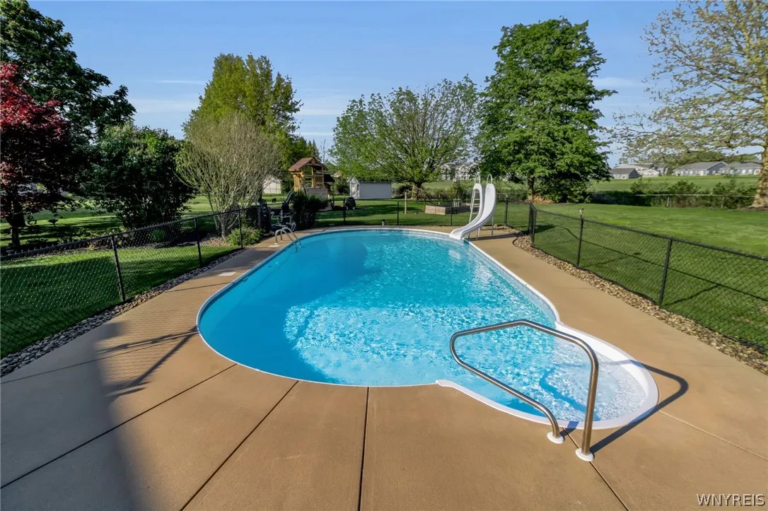 5517 Country Club Lane, Hamburg, New York 14075, Hamburg, New York 14075, 5 Bedrooms Bedrooms, 11 Rooms Rooms,2 BathroomsBathrooms,Residential,For Sale,5517 Country Club Lane, Hamburg, New York 14075,0,B1682703