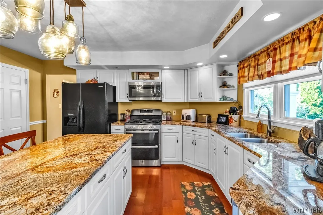 5517 Country Club Lane, Hamburg, New York 14075, Hamburg, New York 14075, 5 Bedrooms Bedrooms, 11 Rooms Rooms,2 BathroomsBathrooms,Residential,For Sale,5517 Country Club Lane, Hamburg, New York 14075,0,B1682703