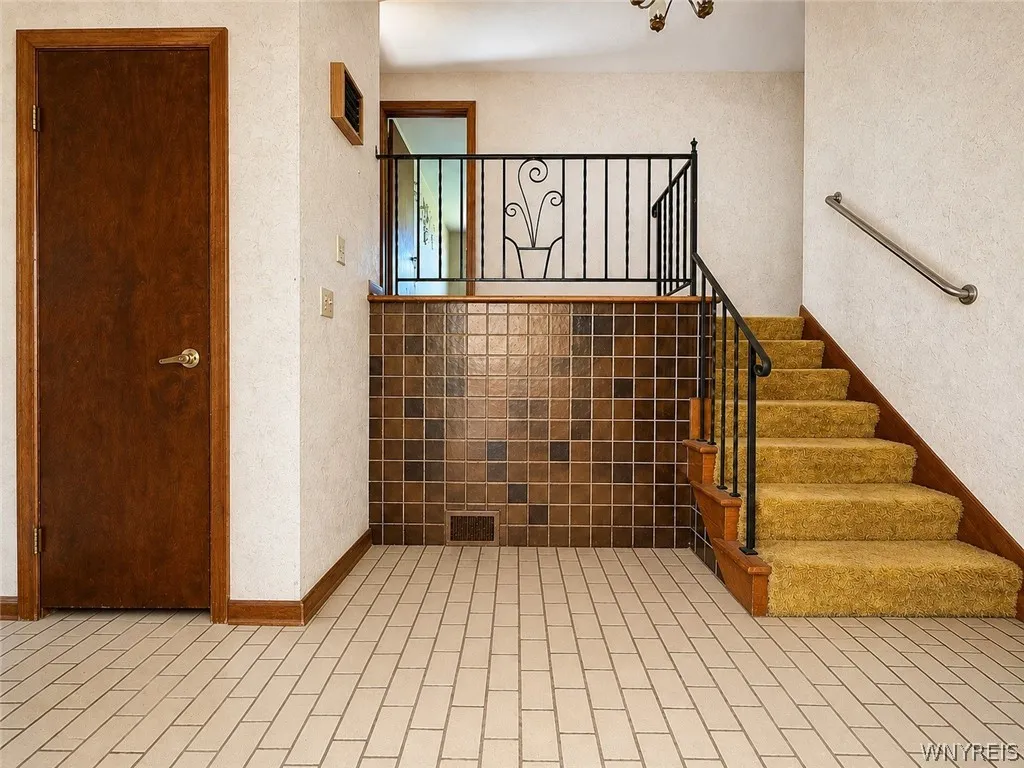 4540 Gentwood Drive, Clarence, New York 14221, Clarence, New York 14221, 4 Bedrooms Bedrooms, 8 Rooms Rooms,3 BathroomsBathrooms,Residential,For Sale,4540 Gentwood Drive, Clarence, New York 14221,0,B1683084