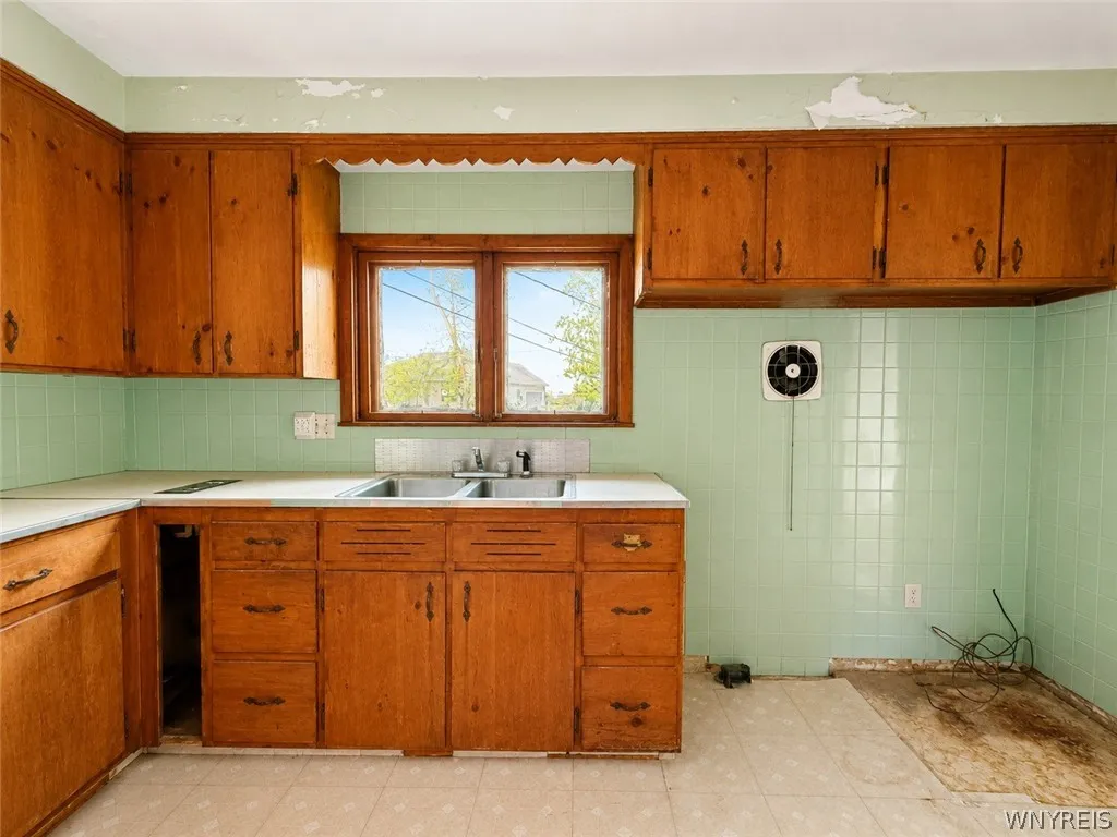 4540 Gentwood Drive, Clarence, New York 14221, Clarence, New York 14221, 4 Bedrooms Bedrooms, 8 Rooms Rooms,3 BathroomsBathrooms,Residential,For Sale,4540 Gentwood Drive, Clarence, New York 14221,0,B1683084