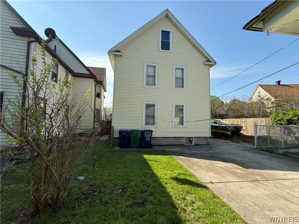 22 Briggs Avenue, Buffalo, New York 14207, Buffalo, New York 14207, 6 Bedrooms Bedrooms, ,2 BathroomsBathrooms,Residential,For Sale,22 Briggs Avenue, Buffalo, New York 14207,0,B1682669