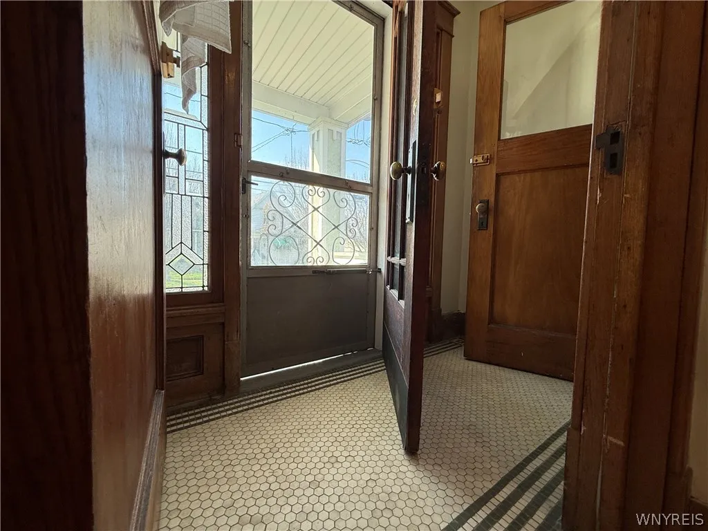 22 Briggs Avenue, Buffalo, New York 14207, Buffalo, New York 14207, 6 Bedrooms Bedrooms, ,2 BathroomsBathrooms,Residential,For Sale,22 Briggs Avenue, Buffalo, New York 14207,0,B1682669