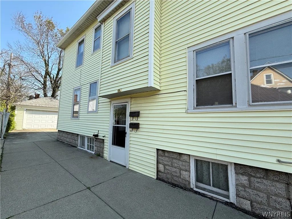 22 Briggs Avenue, Buffalo, New York 14207, Buffalo, New York 14207, 6 Bedrooms Bedrooms, ,2 BathroomsBathrooms,Residential,For Sale,22 Briggs Avenue, Buffalo, New York 14207,0,B1682669