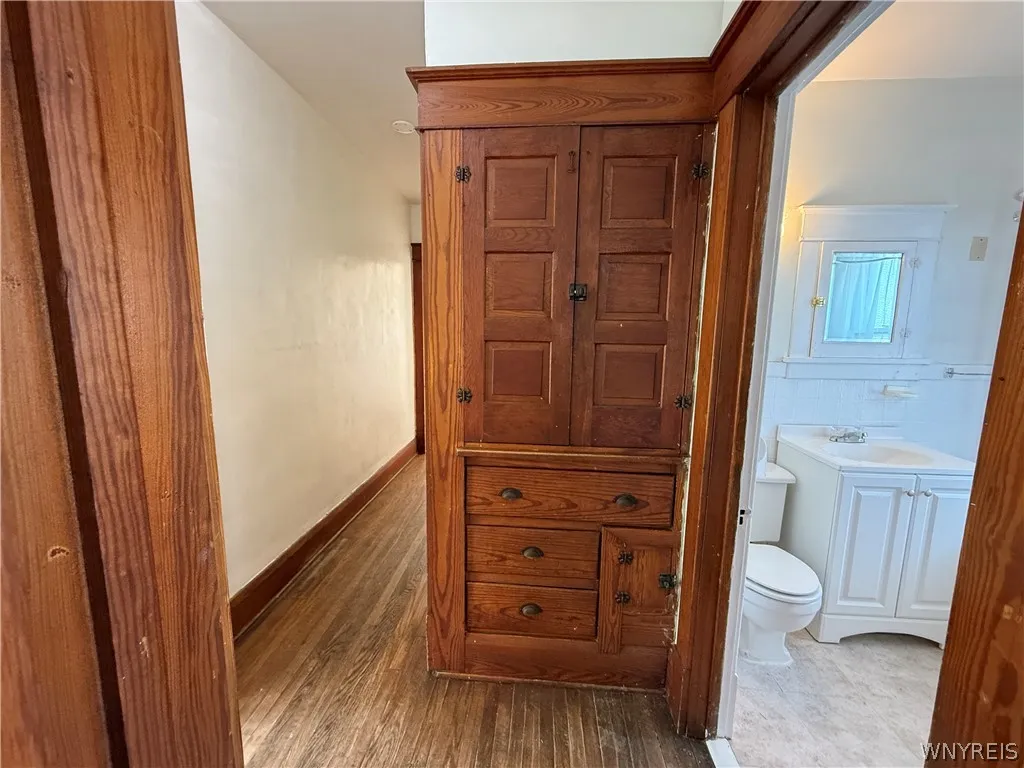 22 Briggs Avenue, Buffalo, New York 14207, Buffalo, New York 14207, 6 Bedrooms Bedrooms, ,2 BathroomsBathrooms,Residential,For Sale,22 Briggs Avenue, Buffalo, New York 14207,0,B1682669