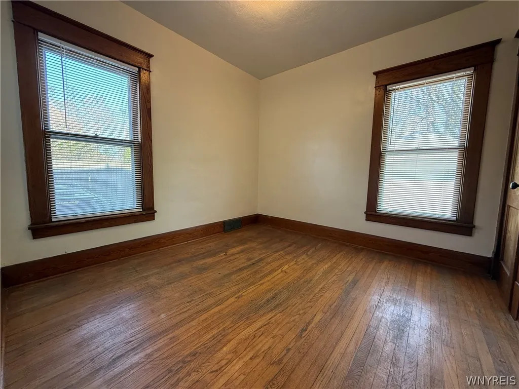 22 Briggs Avenue, Buffalo, New York 14207, Buffalo, New York 14207, 6 Bedrooms Bedrooms, ,2 BathroomsBathrooms,Residential,For Sale,22 Briggs Avenue, Buffalo, New York 14207,0,B1682669