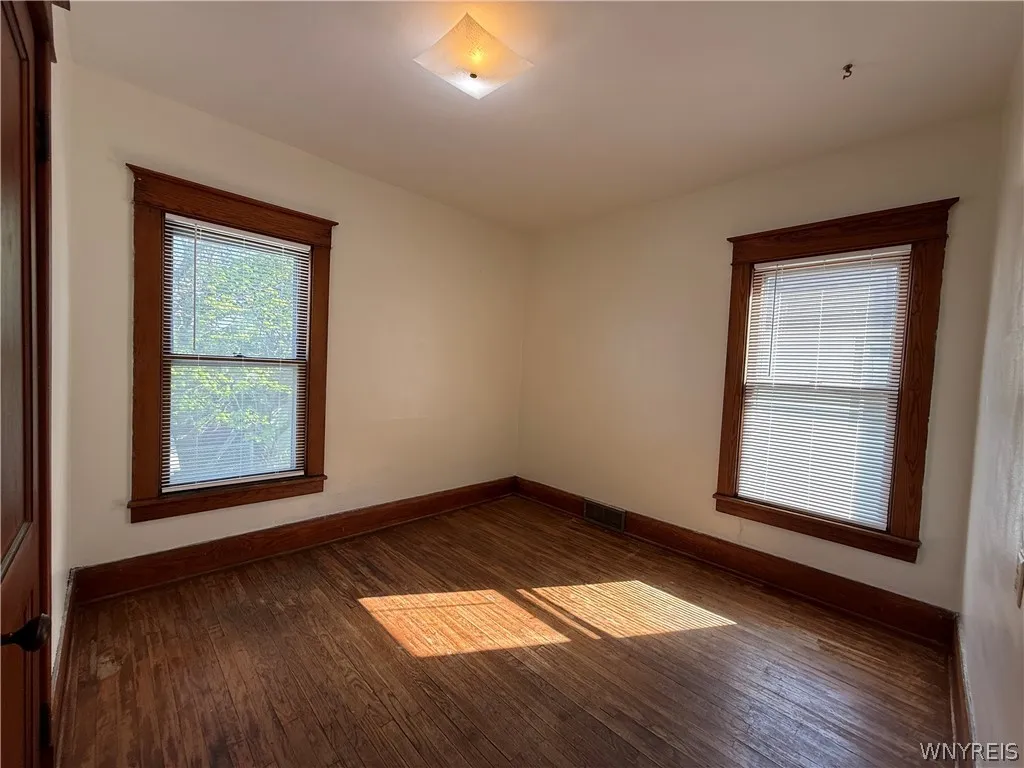 22 Briggs Avenue, Buffalo, New York 14207, Buffalo, New York 14207, 6 Bedrooms Bedrooms, ,2 BathroomsBathrooms,Residential,For Sale,22 Briggs Avenue, Buffalo, New York 14207,0,B1682669