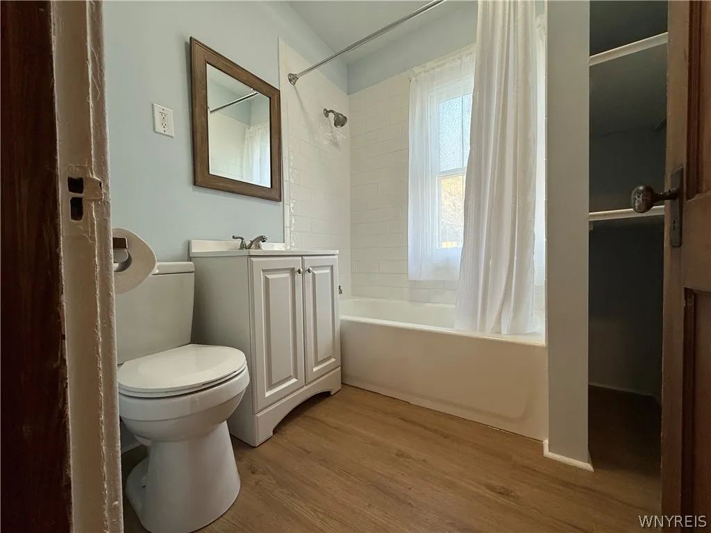 22 Briggs Avenue, Buffalo, New York 14207, Buffalo, New York 14207, 6 Bedrooms Bedrooms, ,2 BathroomsBathrooms,Residential,For Sale,22 Briggs Avenue, Buffalo, New York 14207,0,B1682669