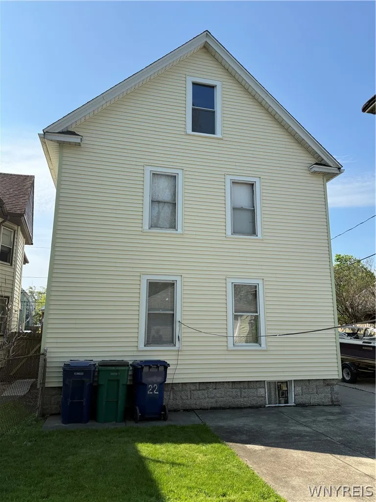22 Briggs Avenue, Buffalo, New York 14207, Buffalo, New York 14207, 6 Bedrooms Bedrooms, ,2 BathroomsBathrooms,Residential,For Sale,22 Briggs Avenue, Buffalo, New York 14207,0,B1682669