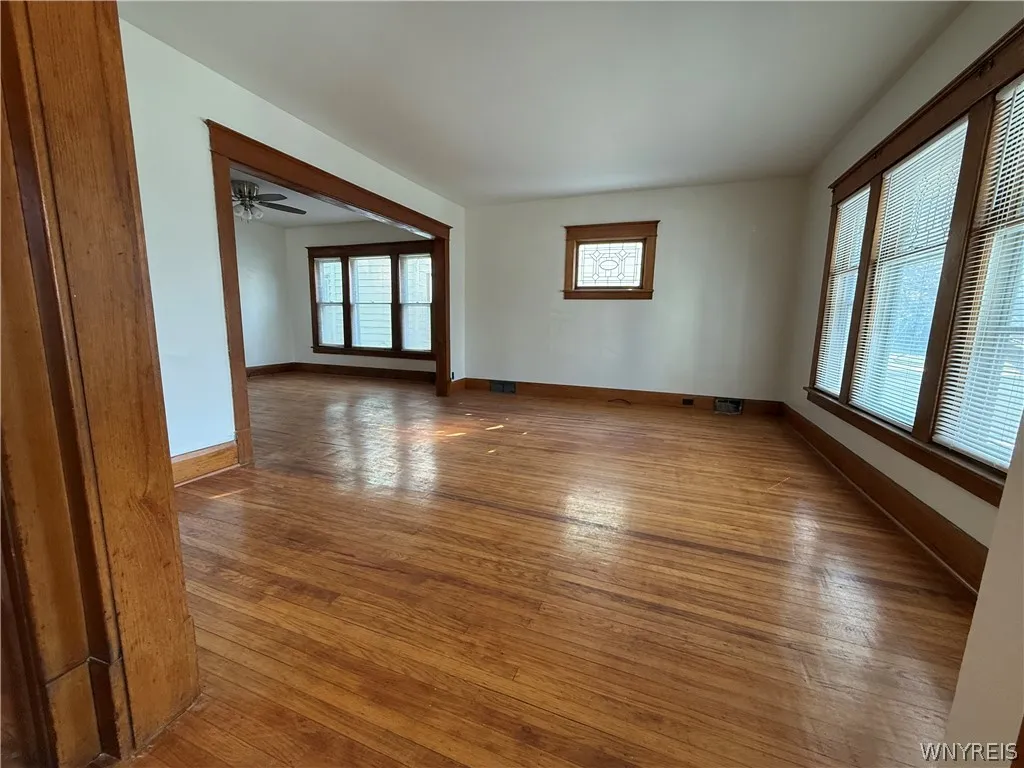 22 Briggs Avenue, Buffalo, New York 14207, Buffalo, New York 14207, 6 Bedrooms Bedrooms, ,2 BathroomsBathrooms,Residential,For Sale,22 Briggs Avenue, Buffalo, New York 14207,0,B1682669