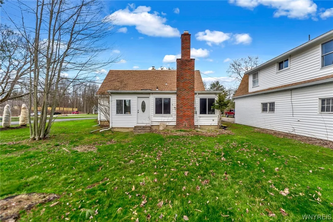 6105 Newton Road, Orchard Park, New York 14127, Orchard Park, New York 14127, 3 Bedrooms Bedrooms, 7 Rooms Rooms,1 BathroomBathrooms,Residential,For Sale,6105 Newton Road, Orchard Park, New York 14127,0,B1681753