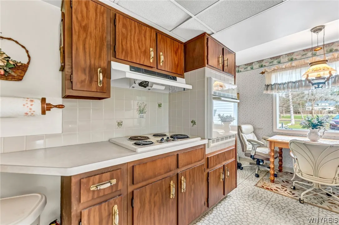 6105 Newton Road, Orchard Park, New York 14127, Orchard Park, New York 14127, 3 Bedrooms Bedrooms, 7 Rooms Rooms,1 BathroomBathrooms,Residential,For Sale,6105 Newton Road, Orchard Park, New York 14127,0,B1681753