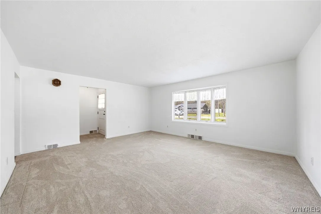6105 Newton Road, Orchard Park, New York 14127, Orchard Park, New York 14127, 3 Bedrooms Bedrooms, 7 Rooms Rooms,1 BathroomBathrooms,Residential,For Sale,6105 Newton Road, Orchard Park, New York 14127,0,B1681753