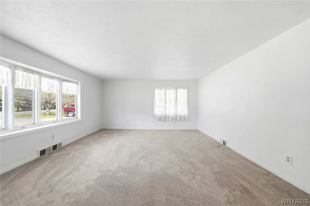 6105 Newton Road, Orchard Park, New York 14127, Orchard Park, New York 14127, 3 Bedrooms Bedrooms, 7 Rooms Rooms,1 BathroomBathrooms,Residential,For Sale,6105 Newton Road, Orchard Park, New York 14127,0,B1681753