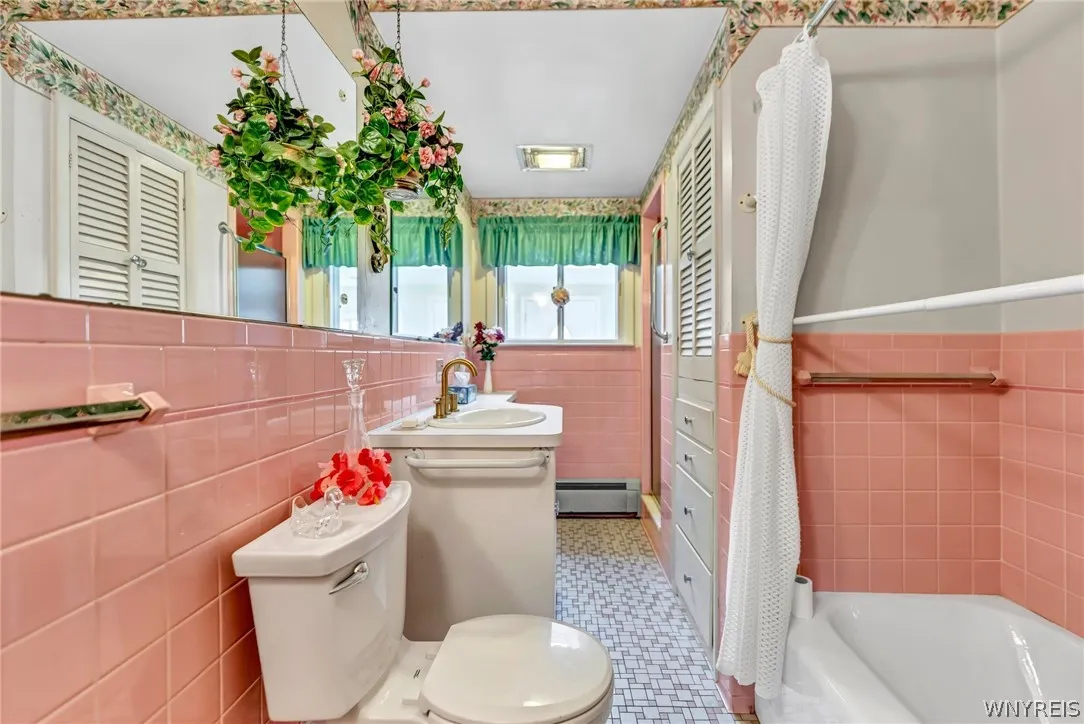 6105 Newton Road, Orchard Park, New York 14127, Orchard Park, New York 14127, 3 Bedrooms Bedrooms, 7 Rooms Rooms,1 BathroomBathrooms,Residential,For Sale,6105 Newton Road, Orchard Park, New York 14127,0,B1681753