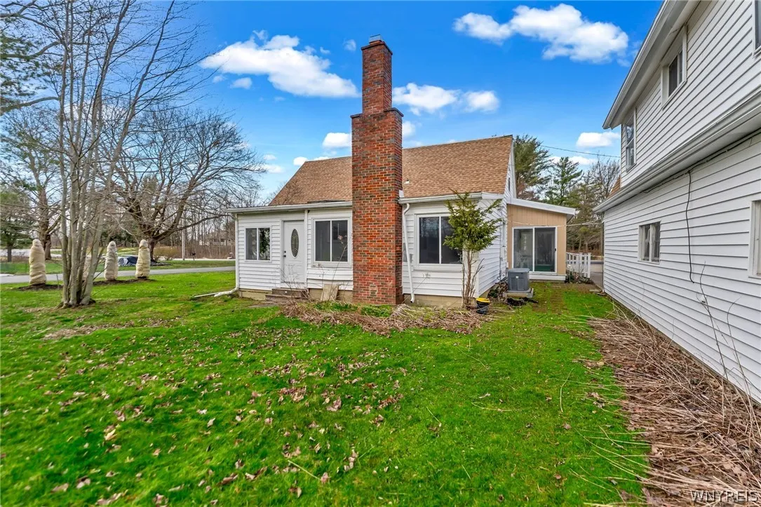 6105 Newton Road, Orchard Park, New York 14127, Orchard Park, New York 14127, 3 Bedrooms Bedrooms, 7 Rooms Rooms,1 BathroomBathrooms,Residential,For Sale,6105 Newton Road, Orchard Park, New York 14127,0,B1681753