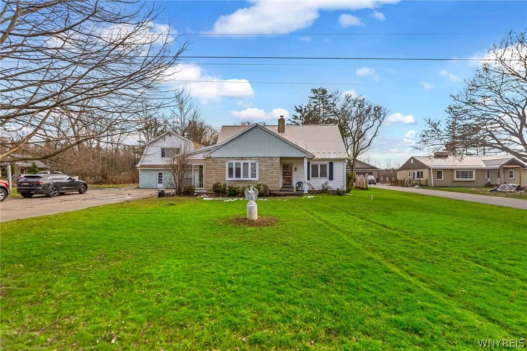 6105 Newton Road, Orchard Park, New York 14127, Orchard Park, New York 14127, 3 Bedrooms Bedrooms, 7 Rooms Rooms,1 BathroomBathrooms,Residential,For Sale,6105 Newton Road, Orchard Park, New York 14127,0,B1681753