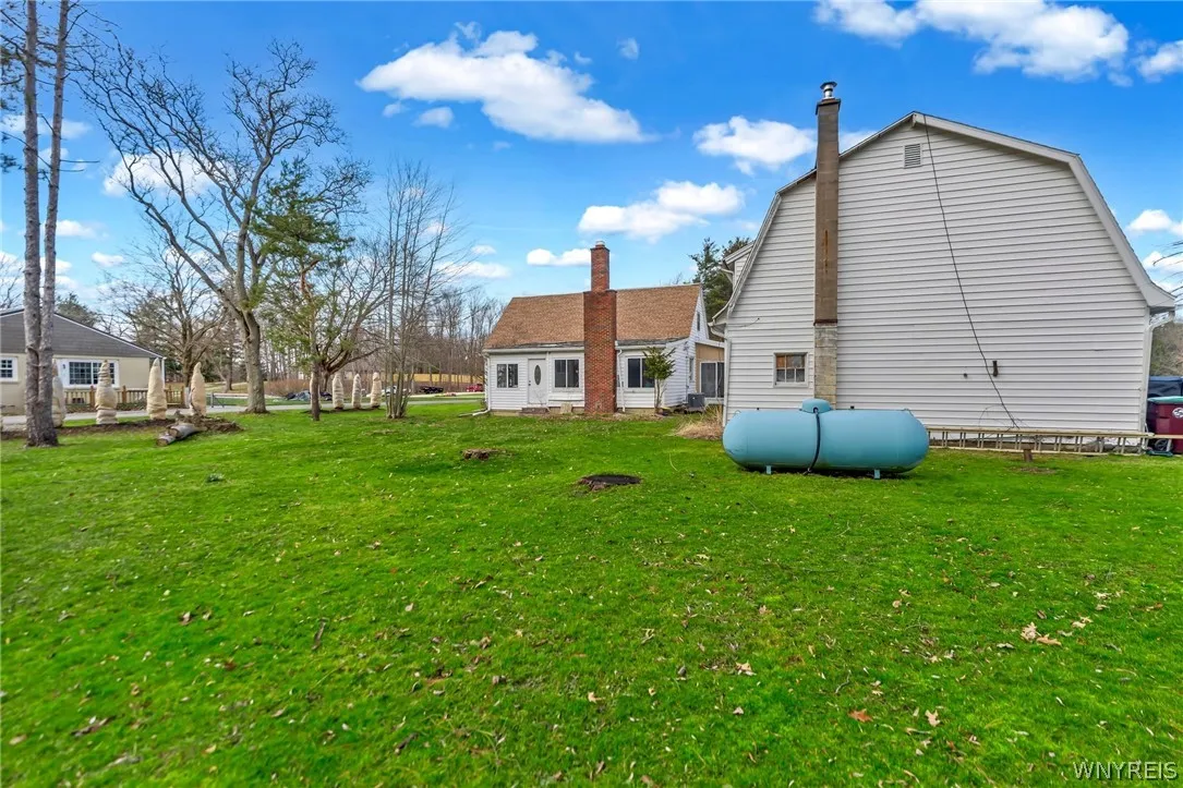 6105 Newton Road, Orchard Park, New York 14127, Orchard Park, New York 14127, 3 Bedrooms Bedrooms, 7 Rooms Rooms,1 BathroomBathrooms,Residential,For Sale,6105 Newton Road, Orchard Park, New York 14127,0,B1681753
