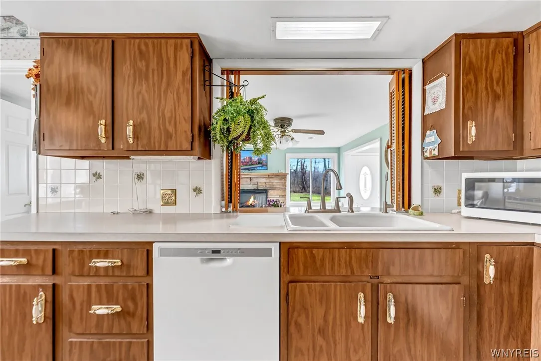 6105 Newton Road, Orchard Park, New York 14127, Orchard Park, New York 14127, 3 Bedrooms Bedrooms, 7 Rooms Rooms,1 BathroomBathrooms,Residential,For Sale,6105 Newton Road, Orchard Park, New York 14127,0,B1681753