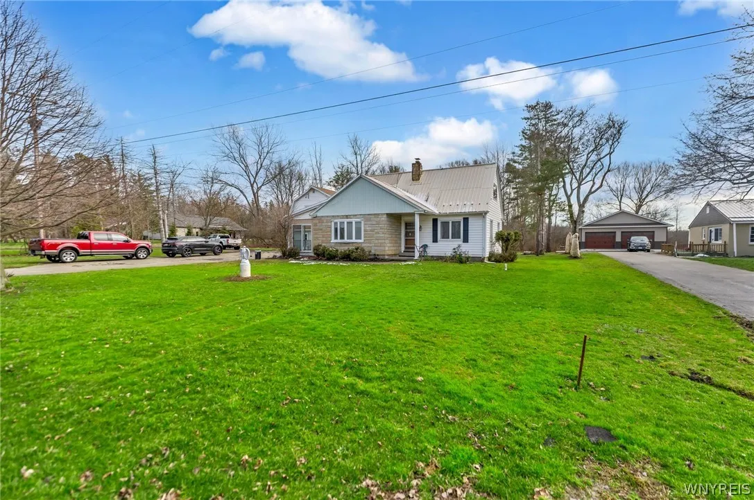 6105 Newton Road, Orchard Park, New York 14127, Orchard Park, New York 14127, 3 Bedrooms Bedrooms, 7 Rooms Rooms,1 BathroomBathrooms,Residential,For Sale,6105 Newton Road, Orchard Park, New York 14127,0,B1681753
