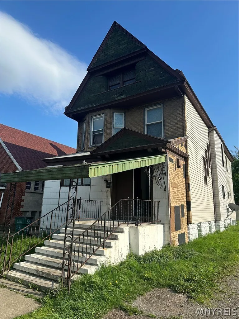 531 South Park Avenue, Buffalo, New York 14204, Buffalo, New York 14204, 6 Bedrooms Bedrooms, ,2 BathroomsBathrooms,Residential,For Sale,531 South Park Avenue, Buffalo, New York 14204,0,B1683191