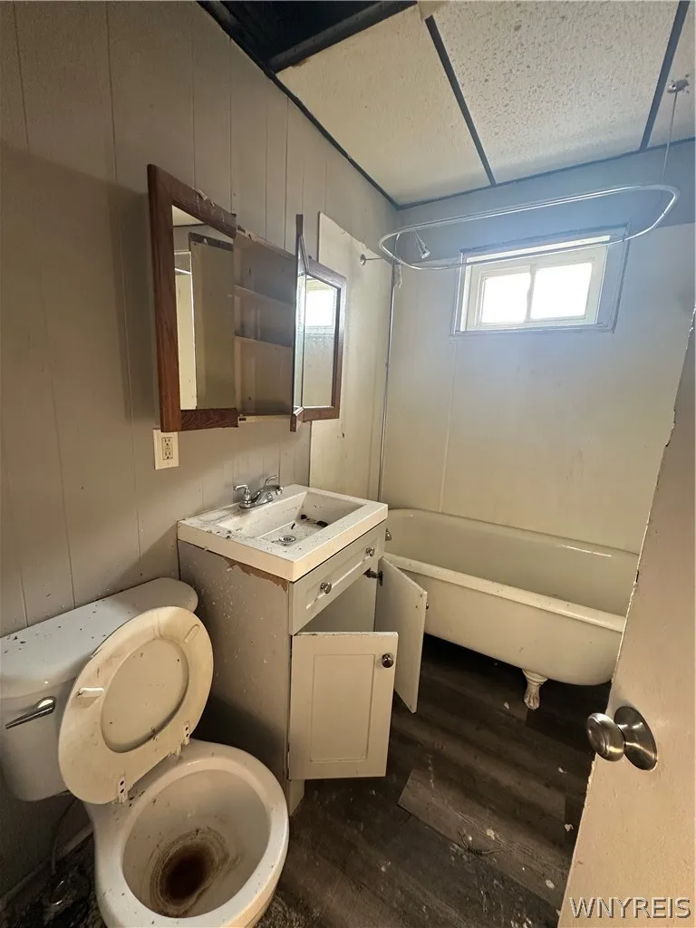 531 South Park Avenue, Buffalo, New York 14204, Buffalo, New York 14204, 6 Bedrooms Bedrooms, ,2 BathroomsBathrooms,Residential,For Sale,531 South Park Avenue, Buffalo, New York 14204,0,B1683191