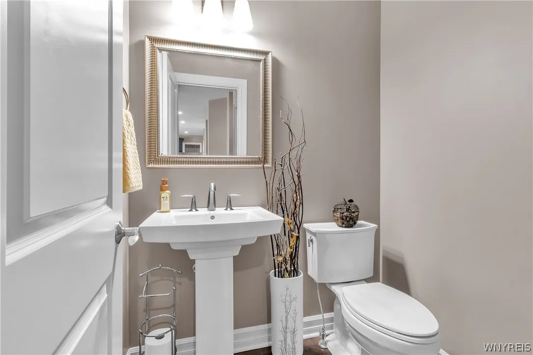 6 Hidden Oak Court, Orchard Park, New York 14127, Orchard Park, New York 14127, 4 Bedrooms Bedrooms, 13 Rooms Rooms,3 BathroomsBathrooms,Residential,For Sale,6 Hidden Oak Court, Orchard Park, New York 14127,0,B1682985