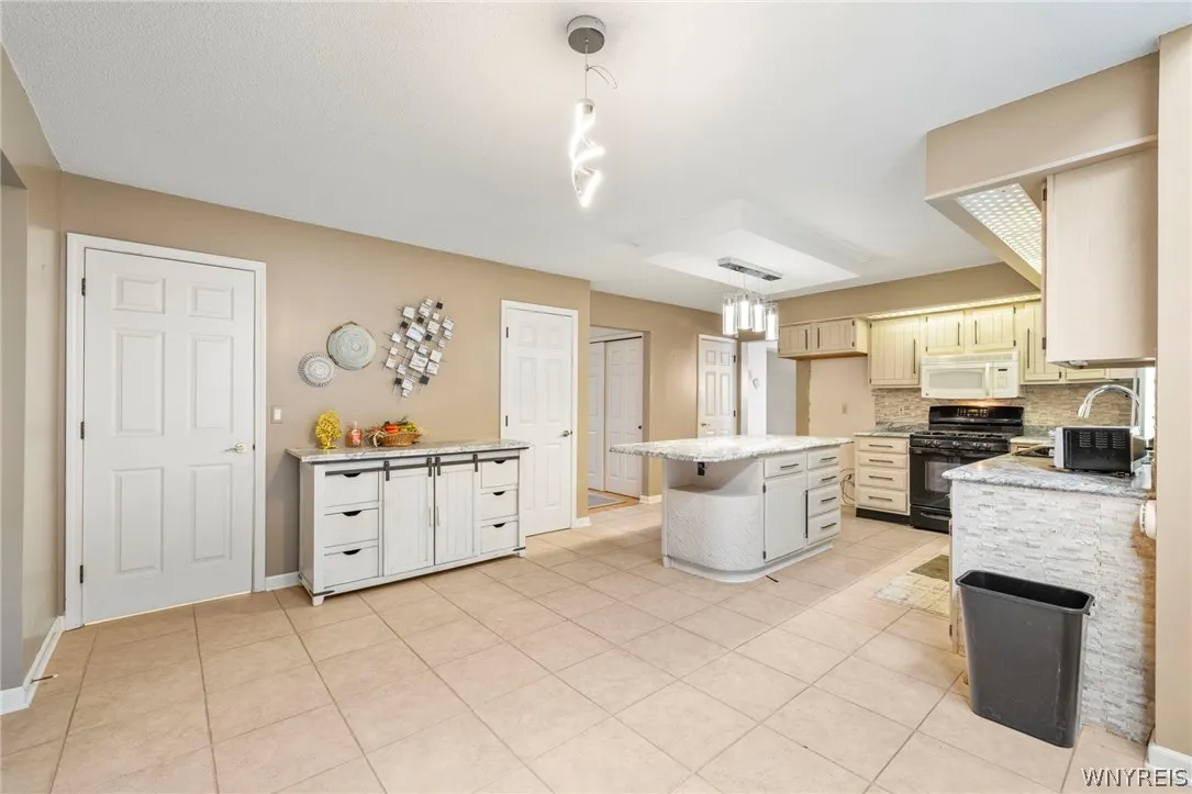 66 Windsong Court, Amherst, New York 14051, Amherst, New York 14051, 4 Bedrooms Bedrooms, 8 Rooms Rooms,2 BathroomsBathrooms,Residential,For Sale,66 Windsong Court, Amherst, New York 14051,0,B1683250