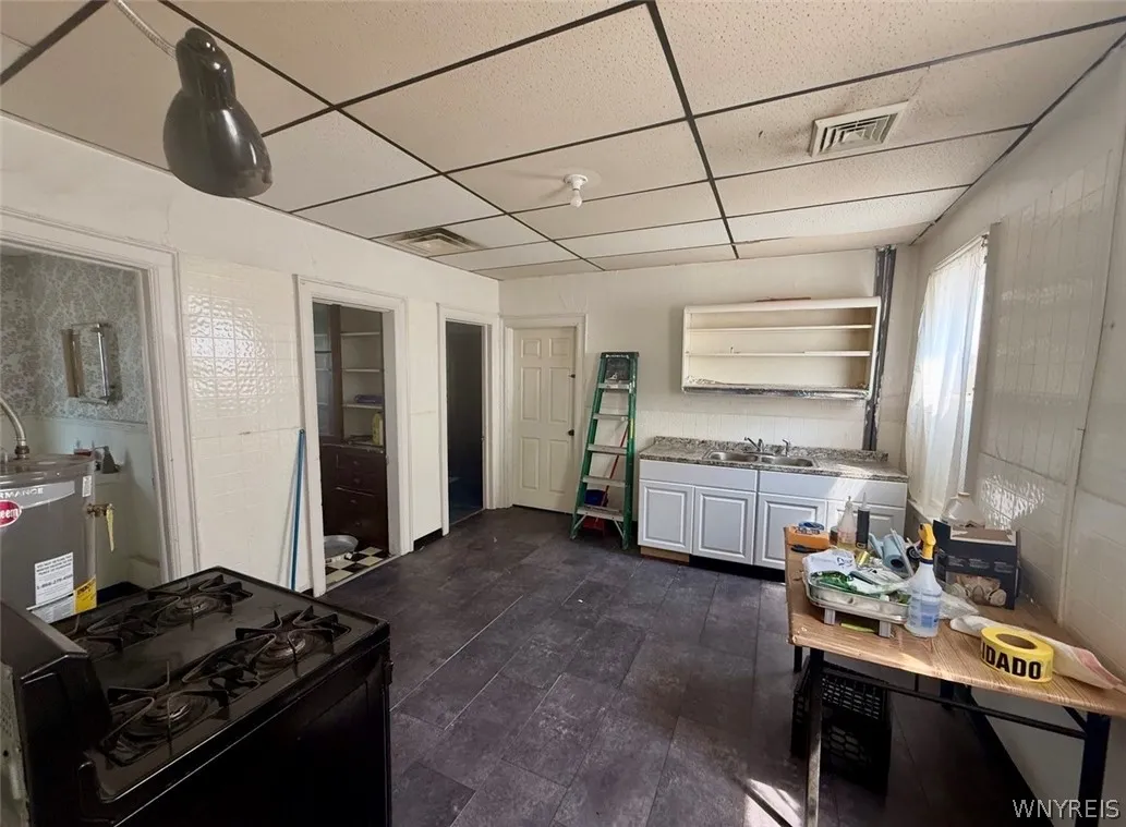 297 Hamburg, Buffalo, New York 14204, Buffalo, New York 14204, 6 Bedrooms Bedrooms, ,2 BathroomsBathrooms,Residential,For Sale,297 Hamburg, Buffalo, New York 14204,0,B1683144