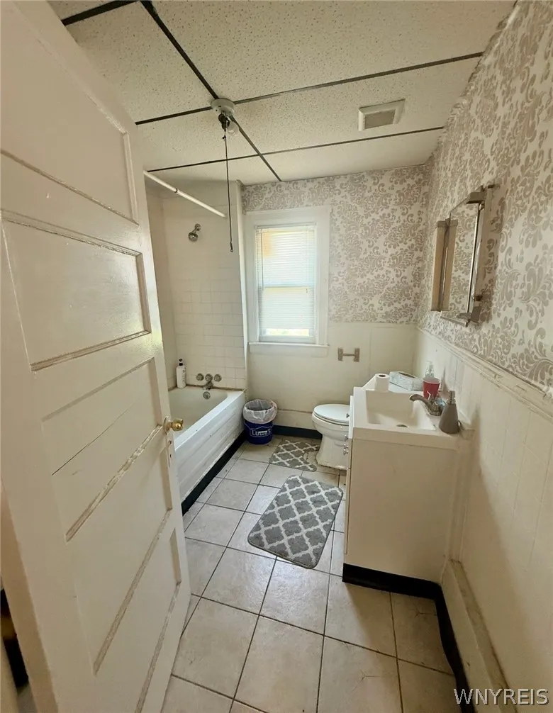 297 Hamburg, Buffalo, New York 14204, Buffalo, New York 14204, 6 Bedrooms Bedrooms, ,2 BathroomsBathrooms,Residential,For Sale,297 Hamburg, Buffalo, New York 14204,0,B1683144