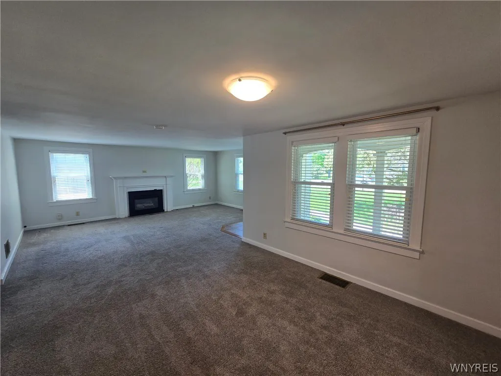 4289 Harris Hill Road, Clarence, New York 14221, Clarence, New York 14221, 4 Bedrooms Bedrooms, 7 Rooms Rooms,1 BathroomBathrooms,Residential Lease,For Rent,4289 Harris Hill Road, Clarence, New York 14221,0,B1683222