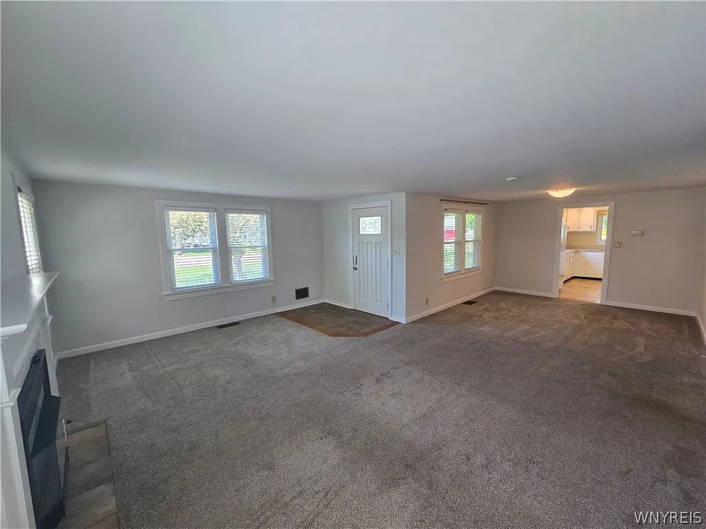 4289 Harris Hill Road, Clarence, New York 14221, Clarence, New York 14221, 4 Bedrooms Bedrooms, 7 Rooms Rooms,1 BathroomBathrooms,Residential Lease,For Rent,4289 Harris Hill Road, Clarence, New York 14221,0,B1683222