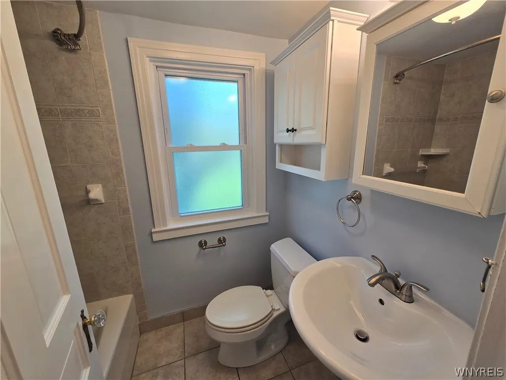 4289 Harris Hill Road, Clarence, New York 14221, Clarence, New York 14221, 4 Bedrooms Bedrooms, 7 Rooms Rooms,1 BathroomBathrooms,Residential Lease,For Rent,4289 Harris Hill Road, Clarence, New York 14221,0,B1683222