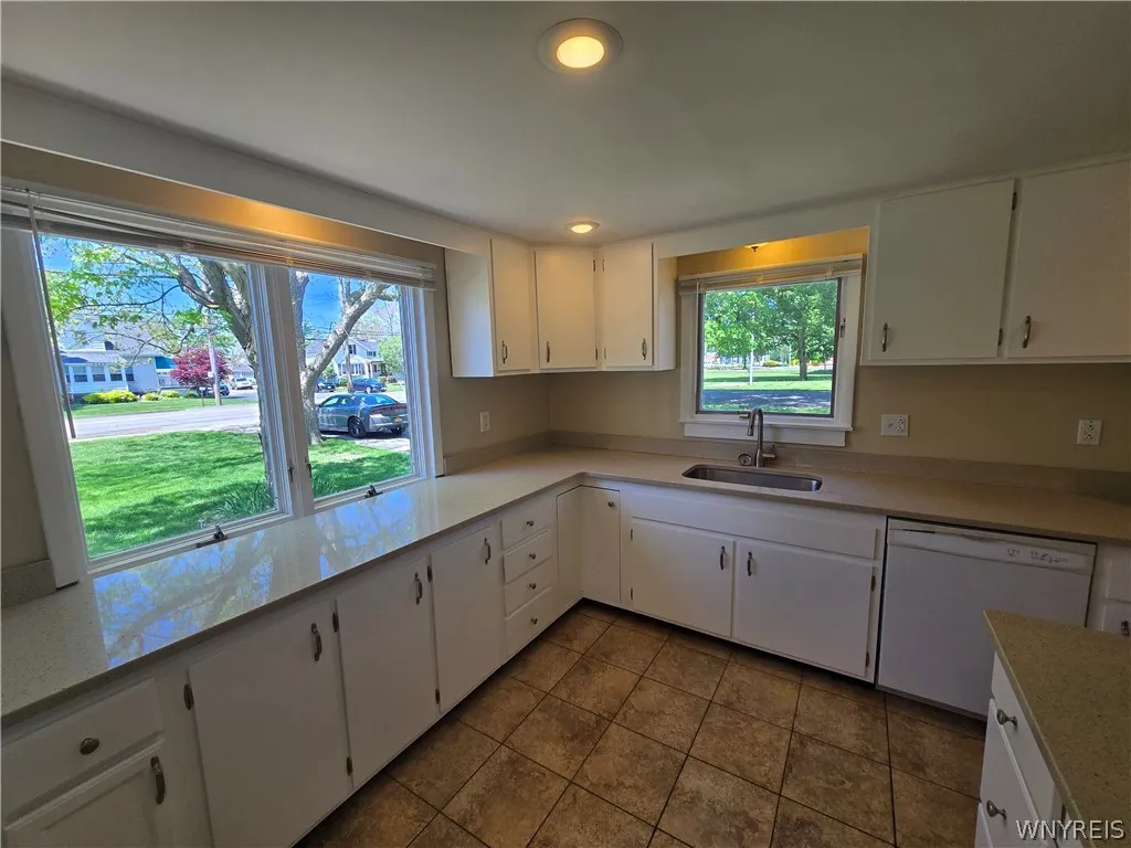 4289 Harris Hill Road, Clarence, New York 14221, Clarence, New York 14221, 4 Bedrooms Bedrooms, 7 Rooms Rooms,1 BathroomBathrooms,Residential Lease,For Rent,4289 Harris Hill Road, Clarence, New York 14221,0,B1683222