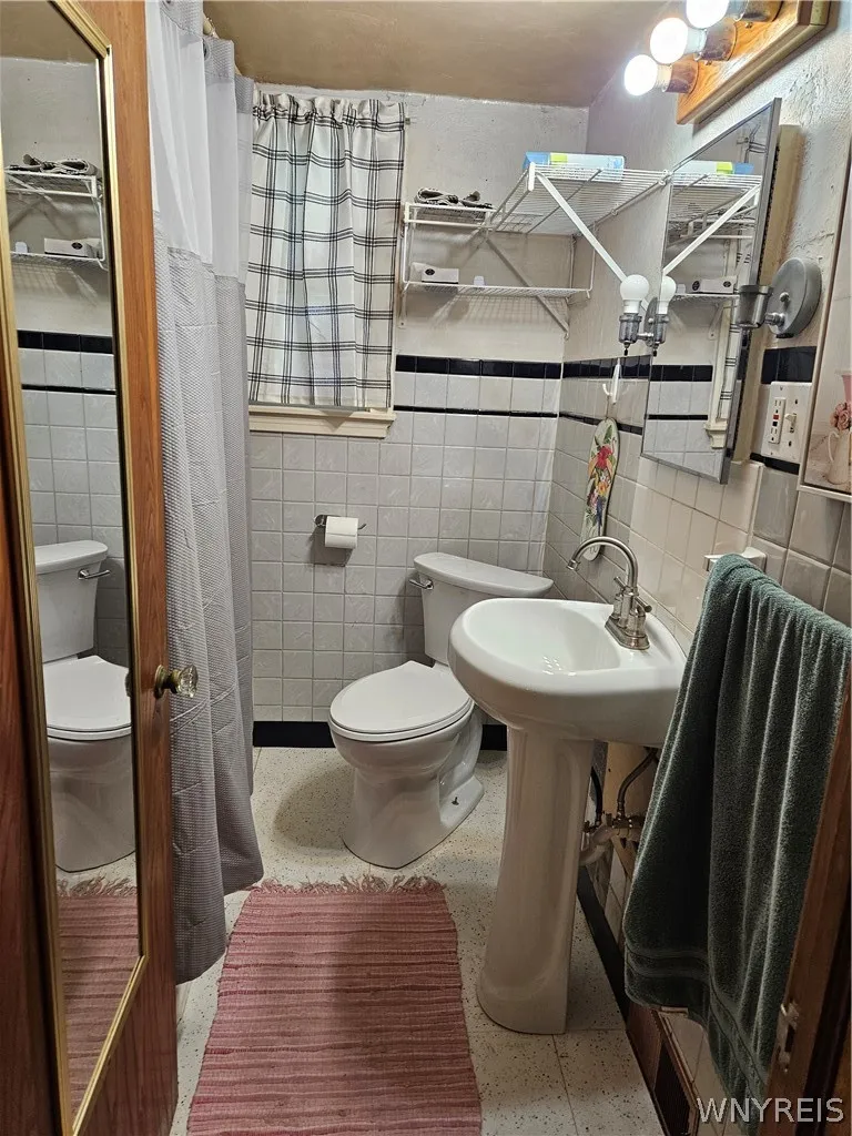 127 Langner Road Lower, West Seneca, New York 1422, West Seneca, New York 14224, 2 Bedrooms Bedrooms, 4 Rooms Rooms,1 BathroomBathrooms,Residential Lease,For Rent,127 Langner Road Lower, West Seneca, New York 1422,0,B1683383