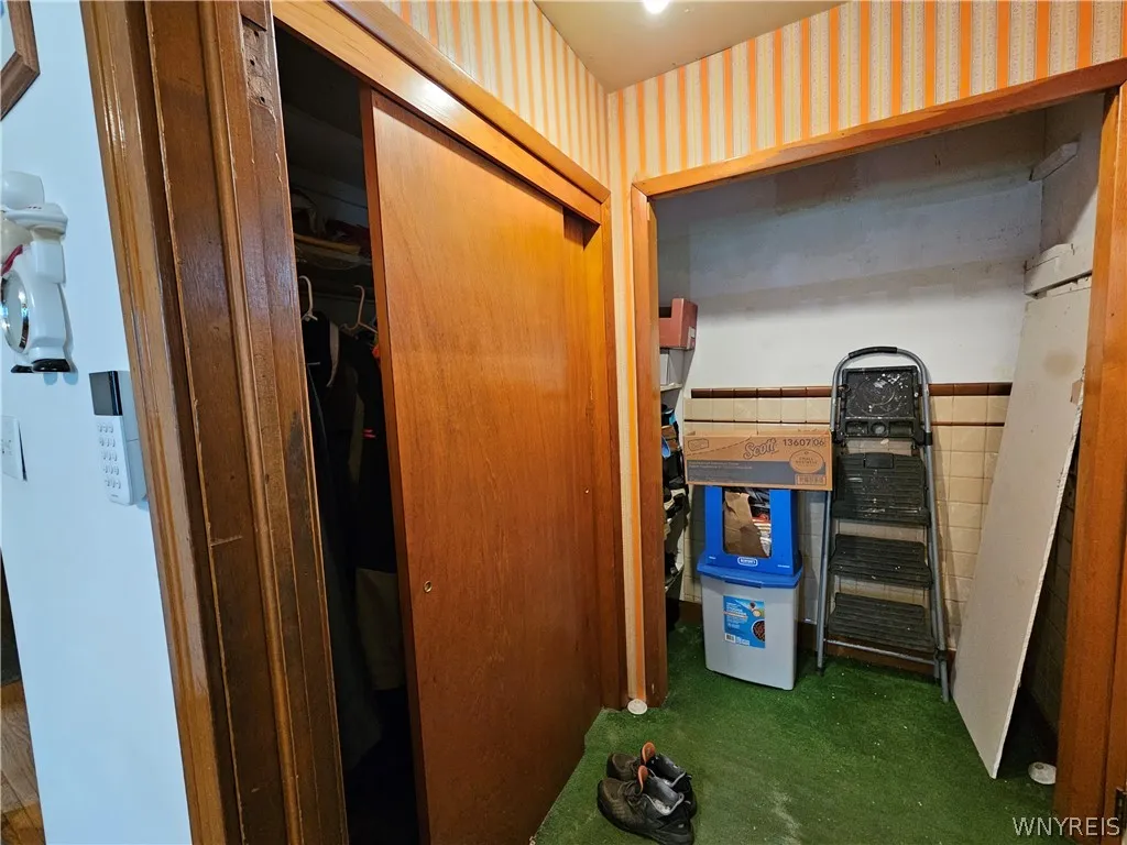 127 Langner Road Lower, West Seneca, New York 1422, West Seneca, New York 14224, 2 Bedrooms Bedrooms, 4 Rooms Rooms,1 BathroomBathrooms,Residential Lease,For Rent,127 Langner Road Lower, West Seneca, New York 1422,0,B1683383
