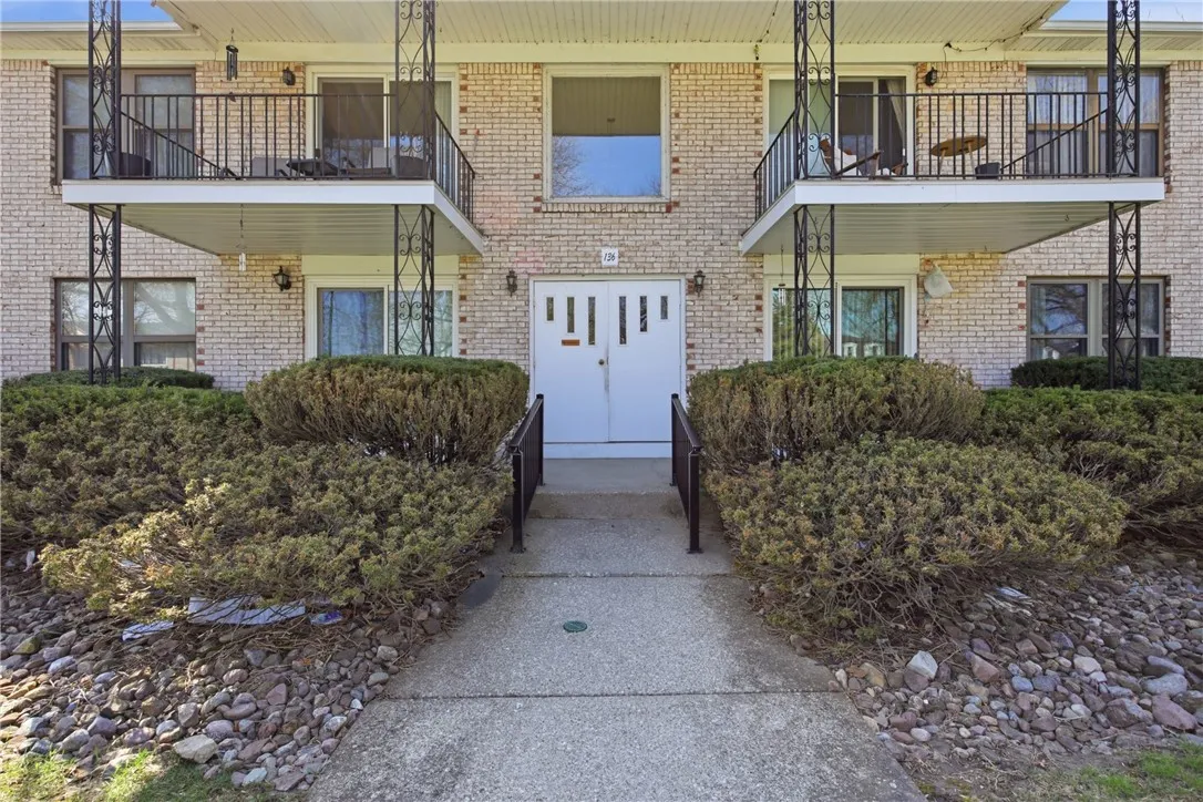 136 Denrose Drive 4, Amherst, New York 14228, Amherst, New York 14228, 2 Bedrooms Bedrooms, 4 Rooms Rooms,1 BathroomBathrooms,Residential,For Sale,136 Denrose Drive 4, Amherst, New York 14228,0,R1683286